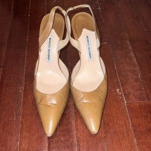 Manolo Blahink Carolyne Mid heel slingback pumps